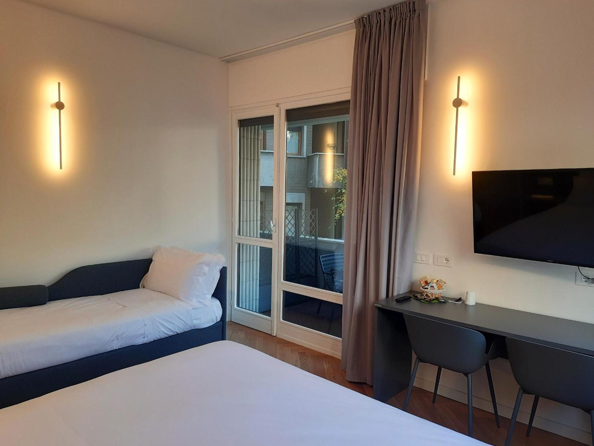 Mako Suites - Centro E Stazione Monza Exteriör bild