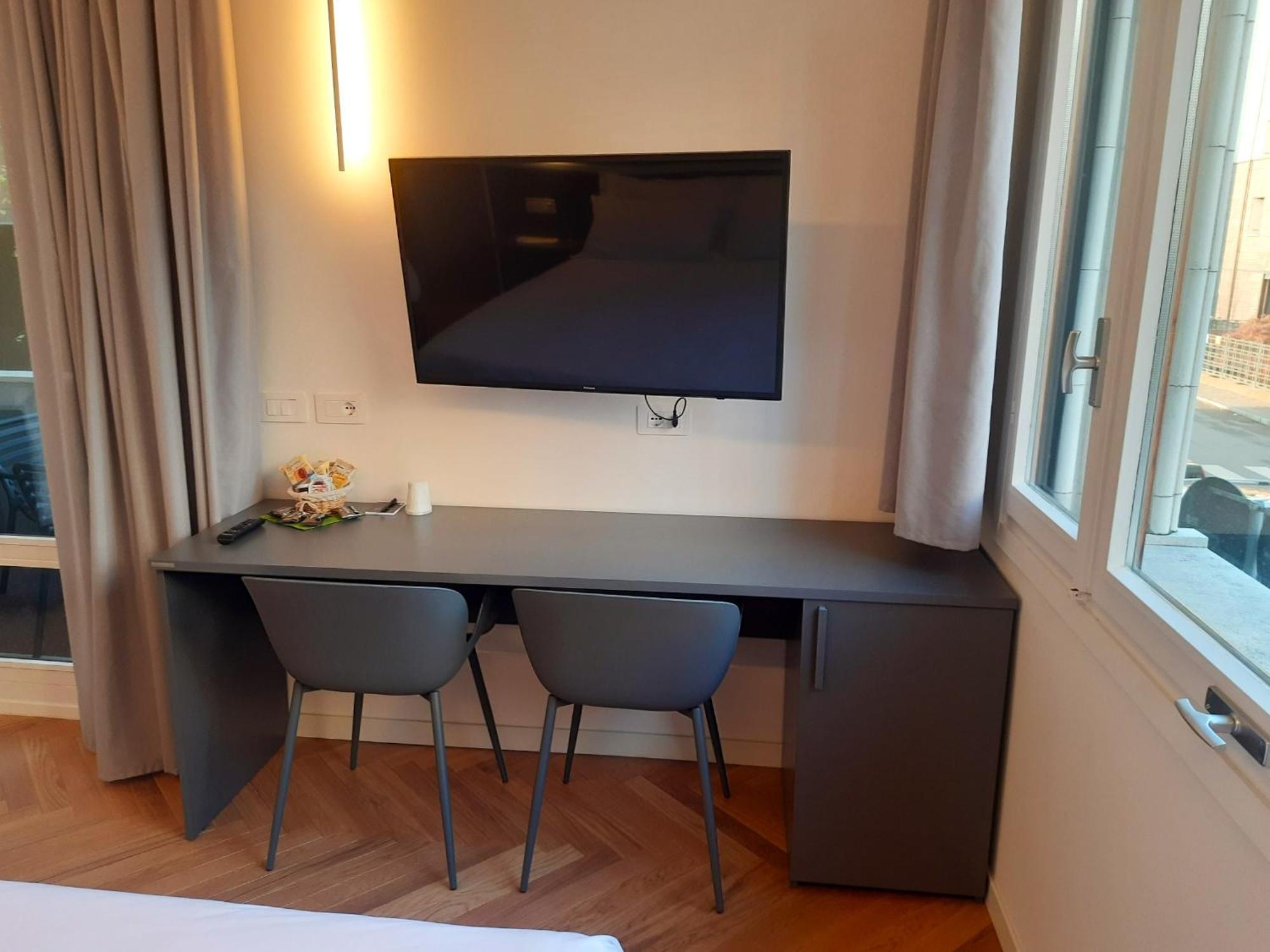 Mako Suites - Centro E Stazione Monza Exteriör bild
