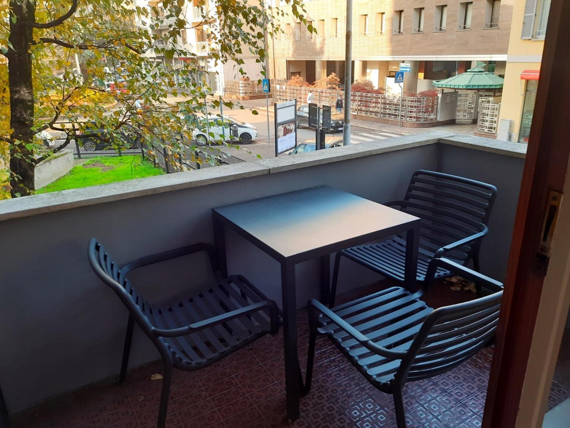 Mako Suites - Centro E Stazione Monza Exteriör bild