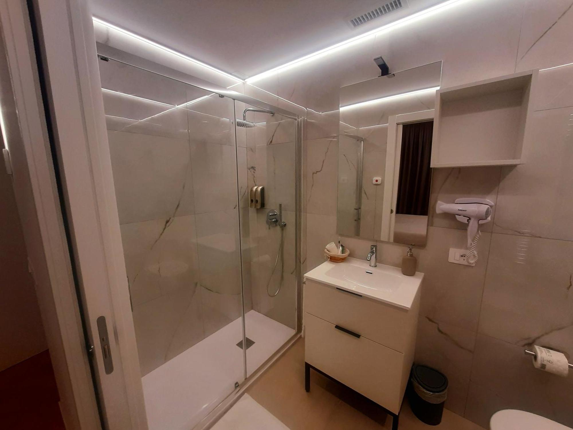 Mako Suites - Centro E Stazione Monza Exteriör bild